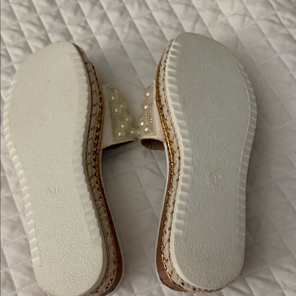 Elegant Pearl Embellished White Slide Sandals - Picture 2 of 5